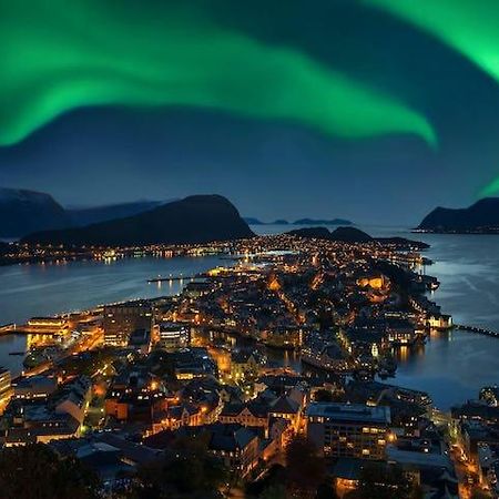 Charming Apartment In Alesund Center With Free Parking Экстерьер фото