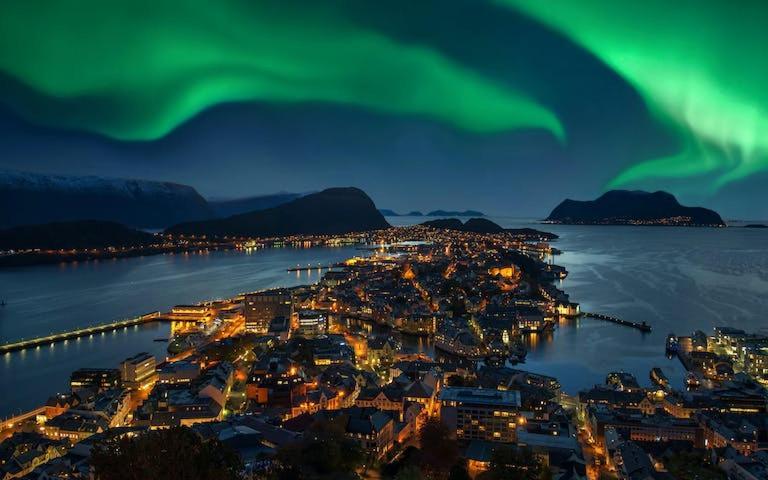 Charming Apartment In Alesund Center With Free Parking Экстерьер фото